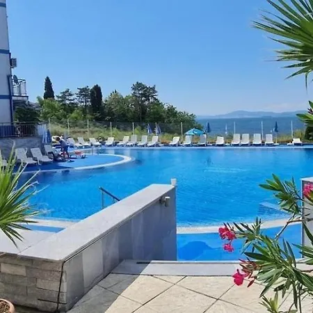 двустаен с морска панорама в Blue Bay Palace Lägenhet