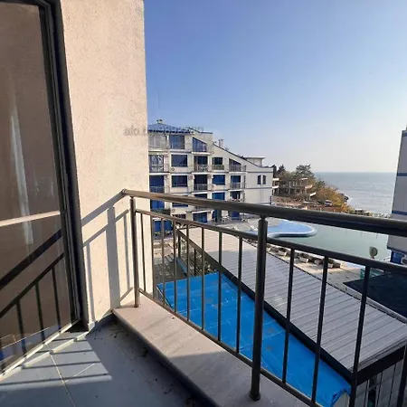 двустаен с морска панорама в Blue Bay Palace Lägenhet