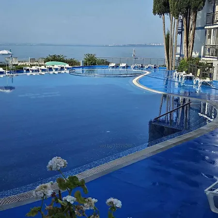아파트 двустаен с морска панорама в Blue Bay Palace