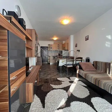 아파트 двустаен с морска панорама в Blue Bay Palace 포마리