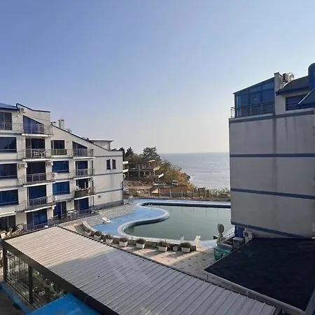 двустаен с морска панорама в Blue Bay Palace 아파트